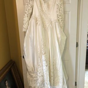 Stunning Satin long Sleeve Wedding Dress